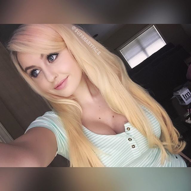 Fotos sexy de Super MaryFace