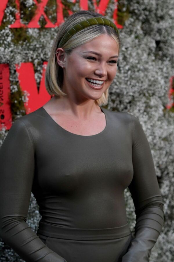 Olivia Holt - Body ajustado de spandex