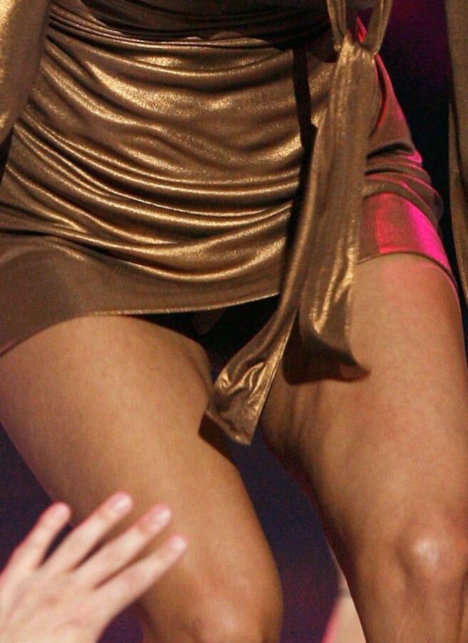 Halle Berry Upskirt / VPL