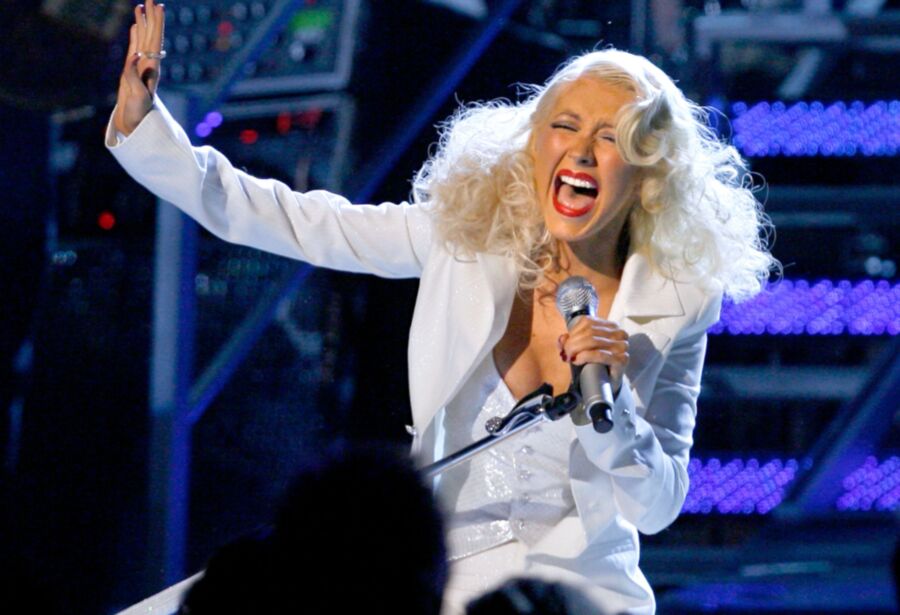 Christina Aguilera vuelve al concierto básico