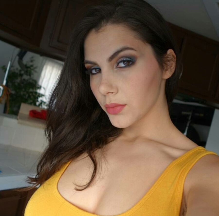 Pornstar: Valentina Nappi