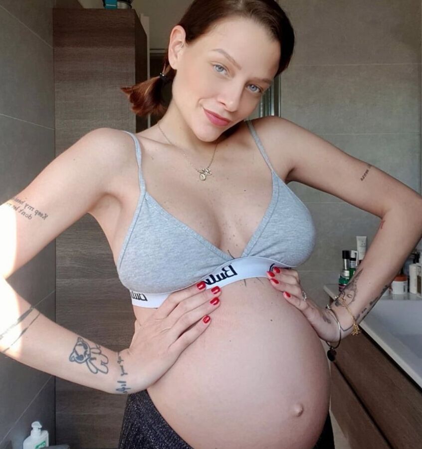 Silvia Provvedi (Donatella) pregnant