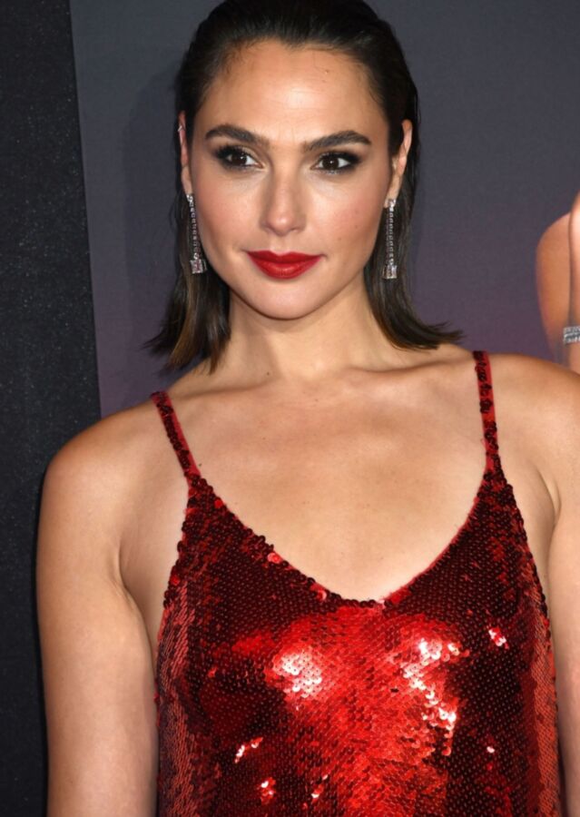 No tits, no brain: Gal Gadot braucht es hart