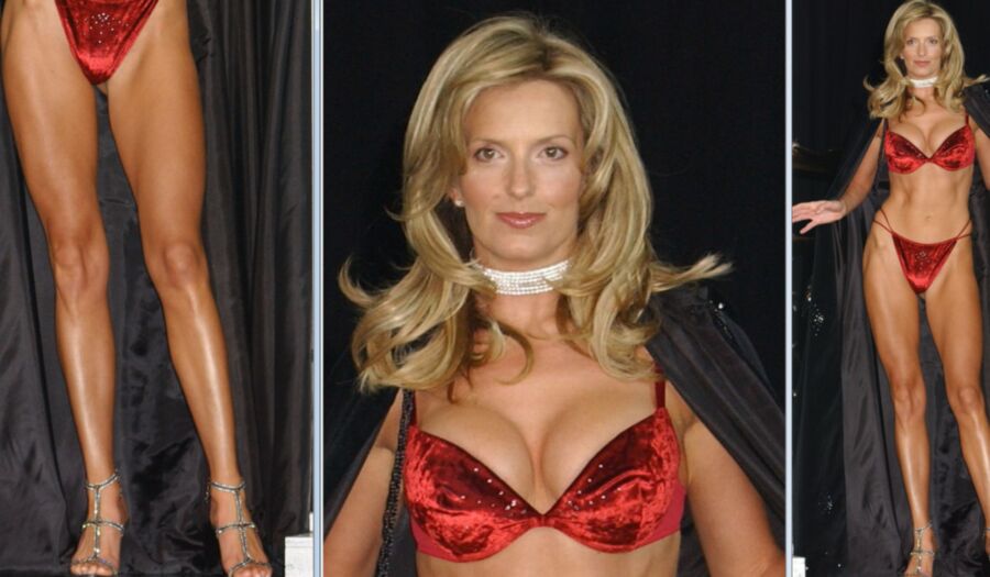 PENNY LANCASTER - SEXY LEGGY MODEL LINGERIE SEX - Strokyfun