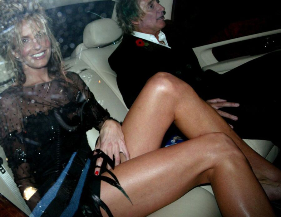 PENNY LANCASTER - MODÈLE SEXY LEGGY LINGERIE SEXE - Strokyfun