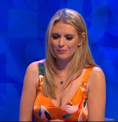 Rachel Riley.BIG PEITO LOIRA MILF