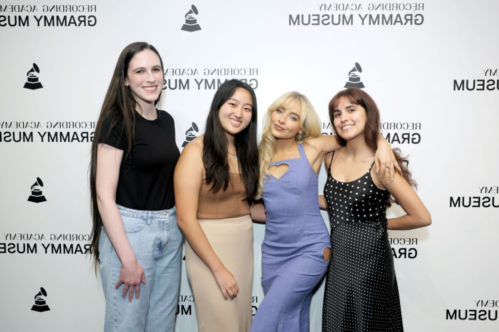 The Drop Sabrina Carpenter no Museu GRAMMY em Los Angeles