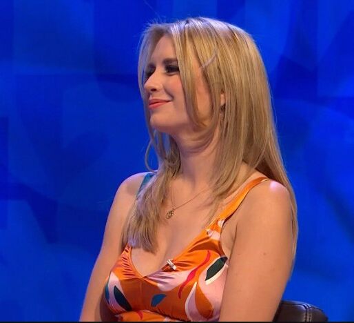 Rachel Riley.BIG PEITO LOIRA MILF