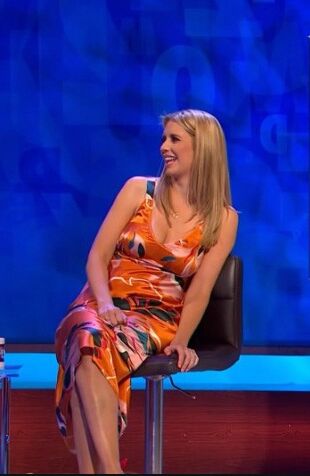 Rachel Riley.BIG PEITO LOIRA MILF