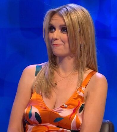 Rachel Riley.BIG PEITO LOIRA MILF