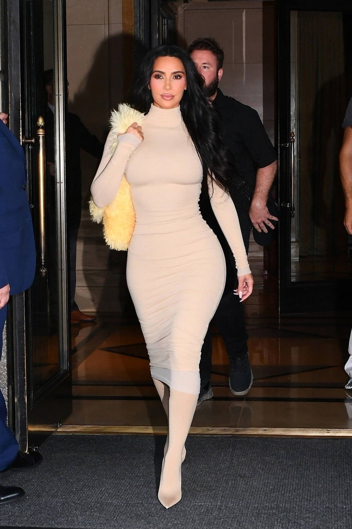 Kim Kardashian casual bimbo puta 3