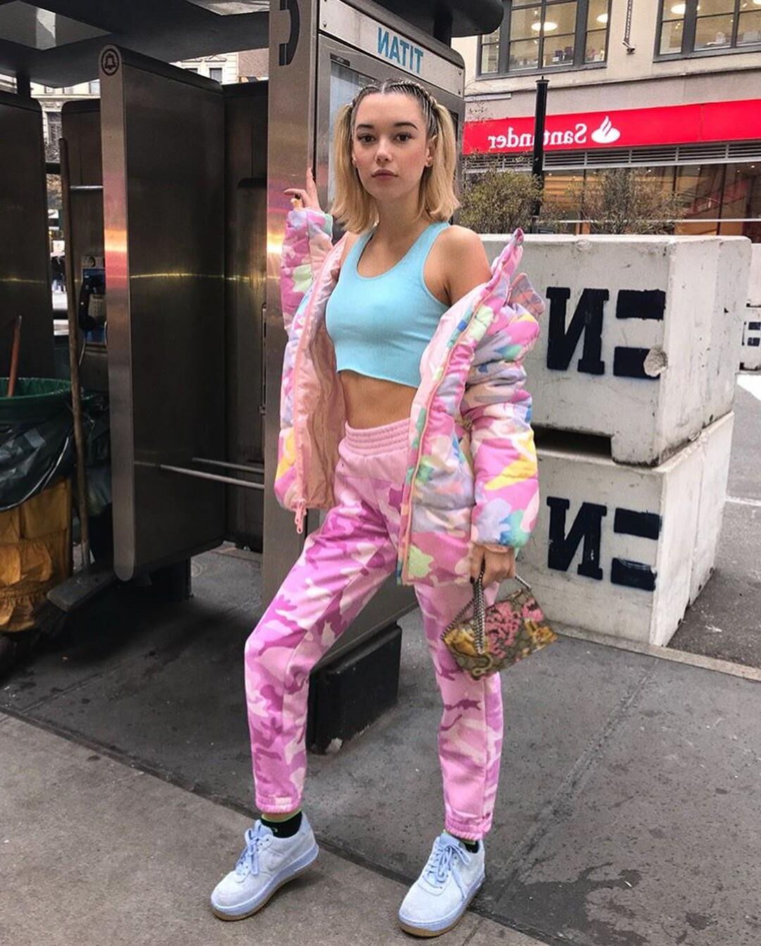 Sarah Snyder es una linda putita 2