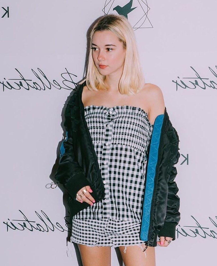 Sarah Snyder es una linda putita 2