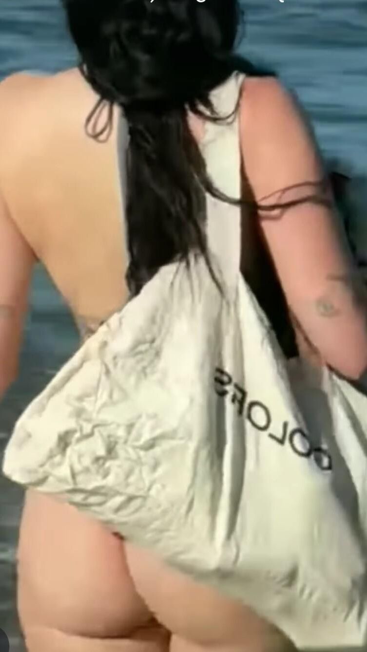 Noah Cyrus Ass