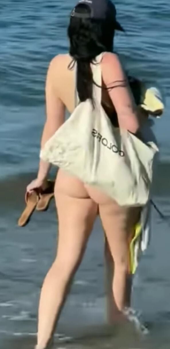 Noah Cyrus Ass