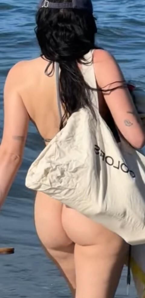 Noah Cyrus Ass