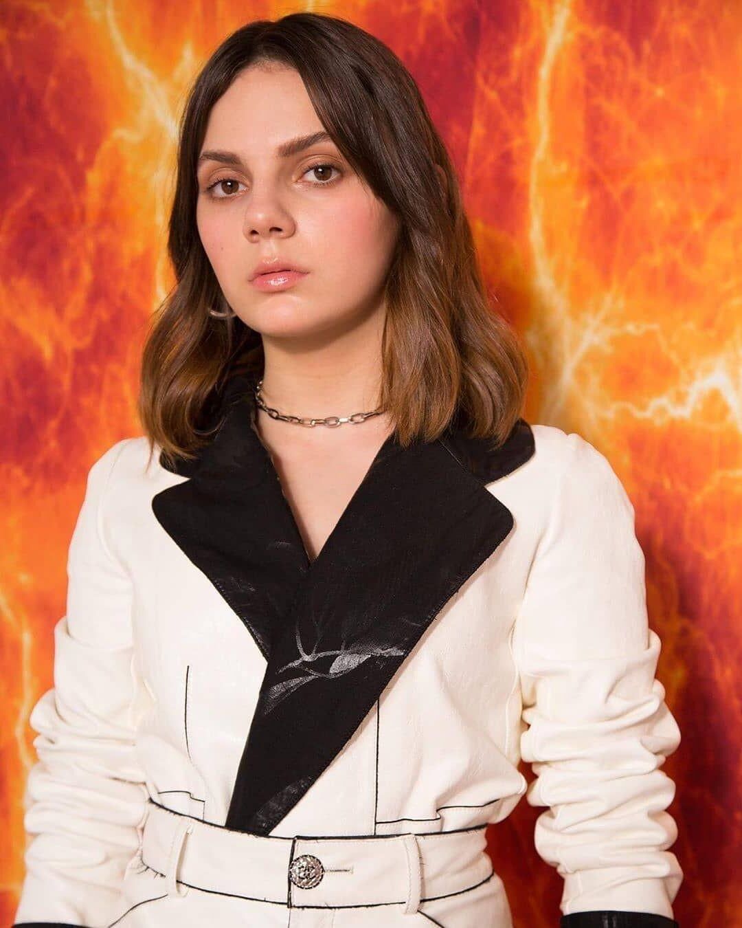 Célébrité : Dafne Keen