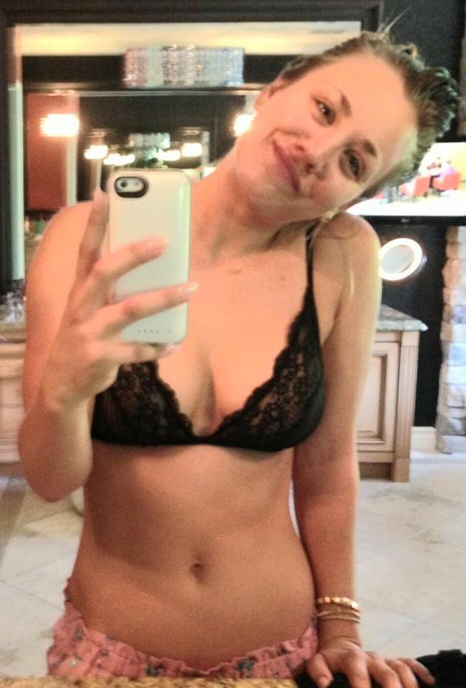 Kaley Cuoco Diversos