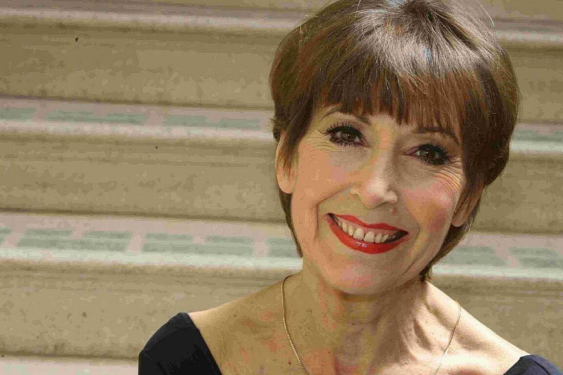 Desfrute de uma punheta com ANITA HARRIS