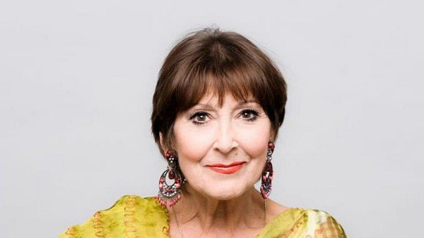 Desfrute de uma punheta com ANITA HARRIS