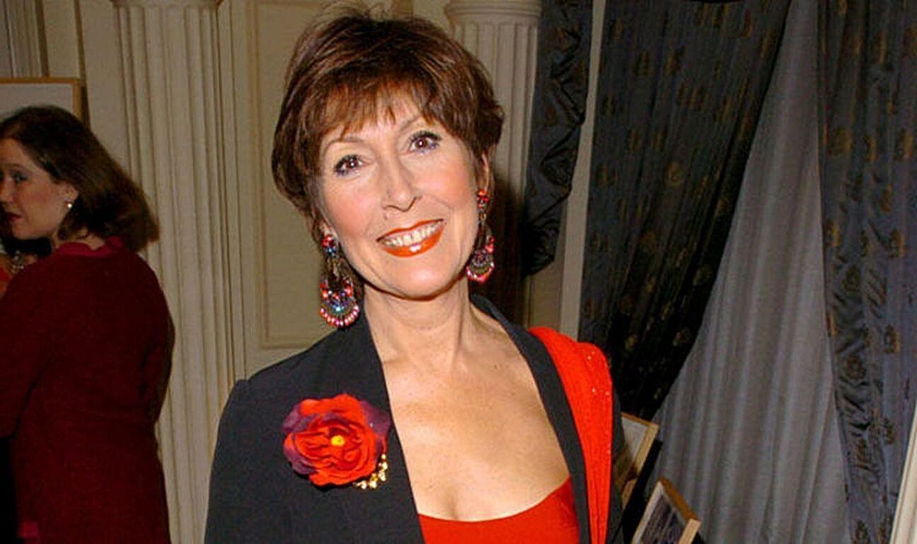 Desfrute de uma punheta com ANITA HARRIS