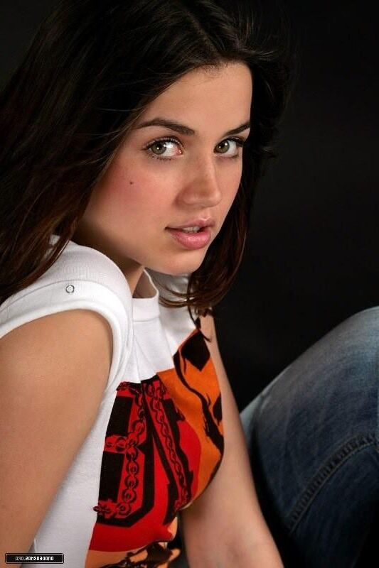 Ana de Armas is beautiful 1