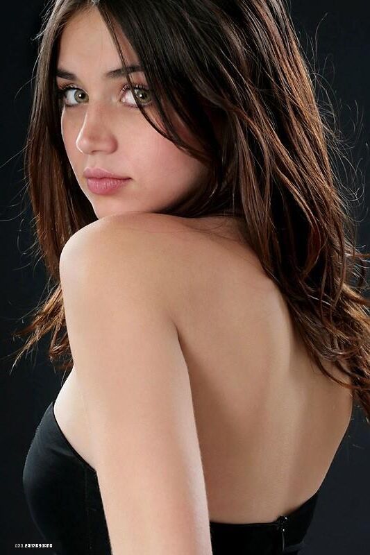 Ana de Armas is beautiful 1