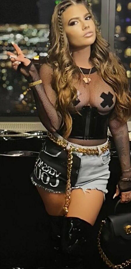 Chanel West Coast HOTT