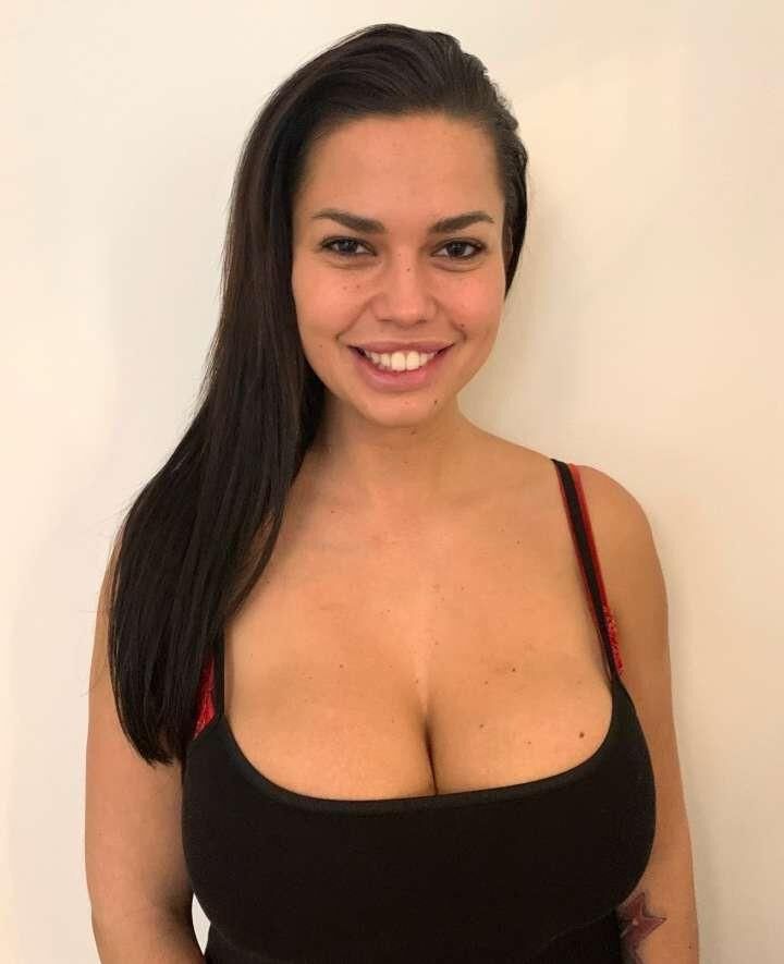 Estrela pornô: Chloe Lamour