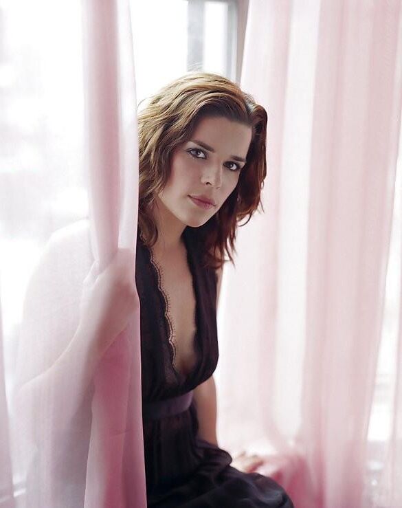 Neve Campbell