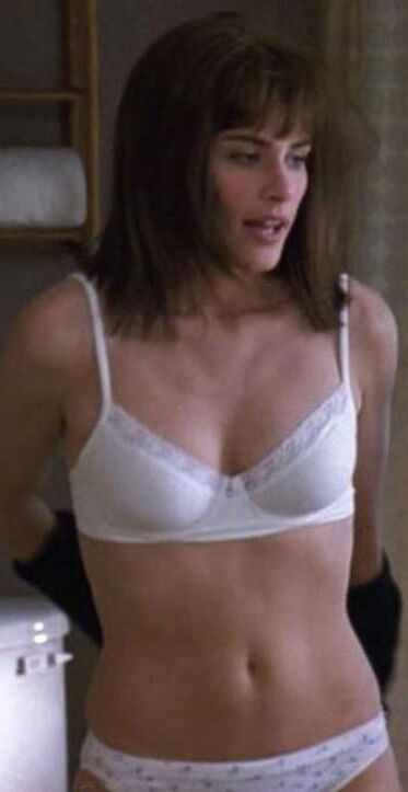 Amanda Peet