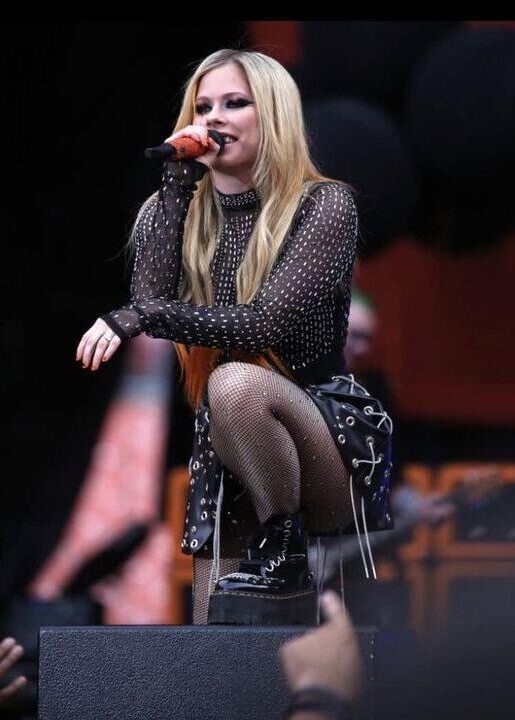 Avril Lavigne saias 2