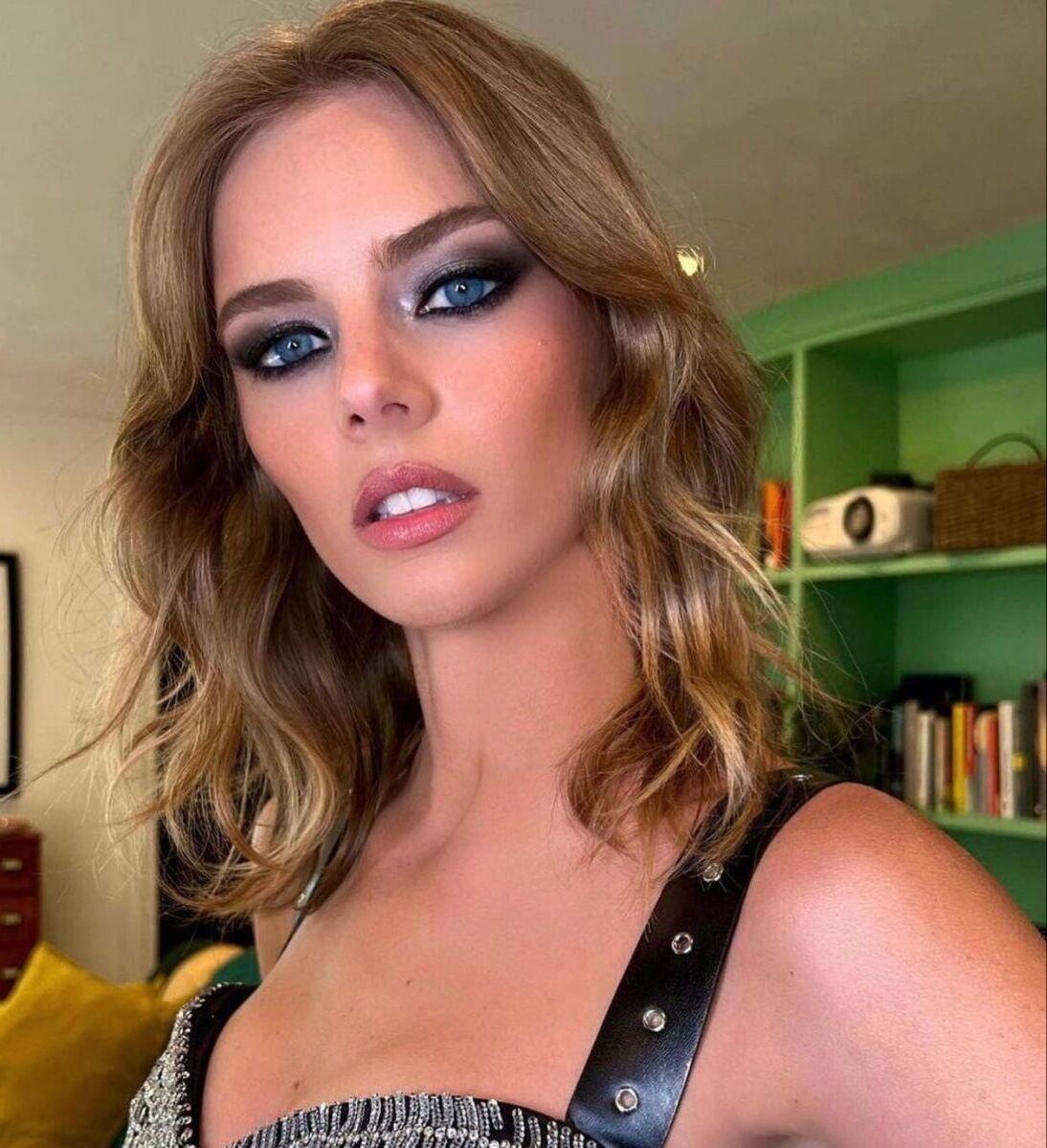 Samara Weaving Hottness