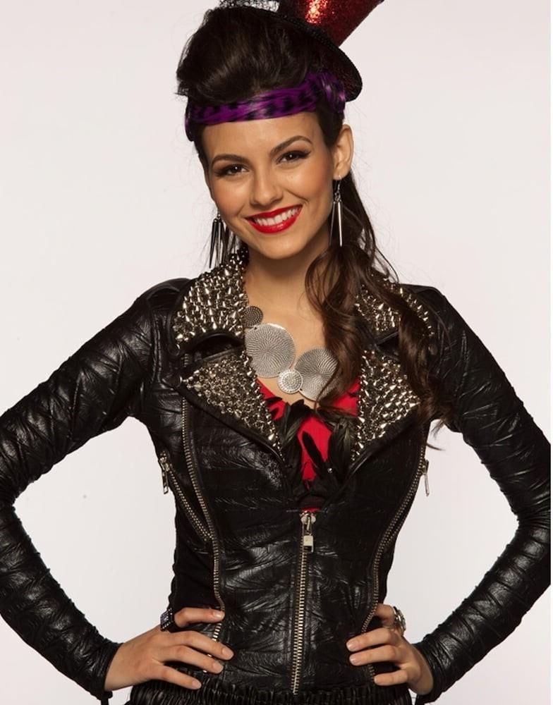 Victoria Justice Roupa Mais Quente...6