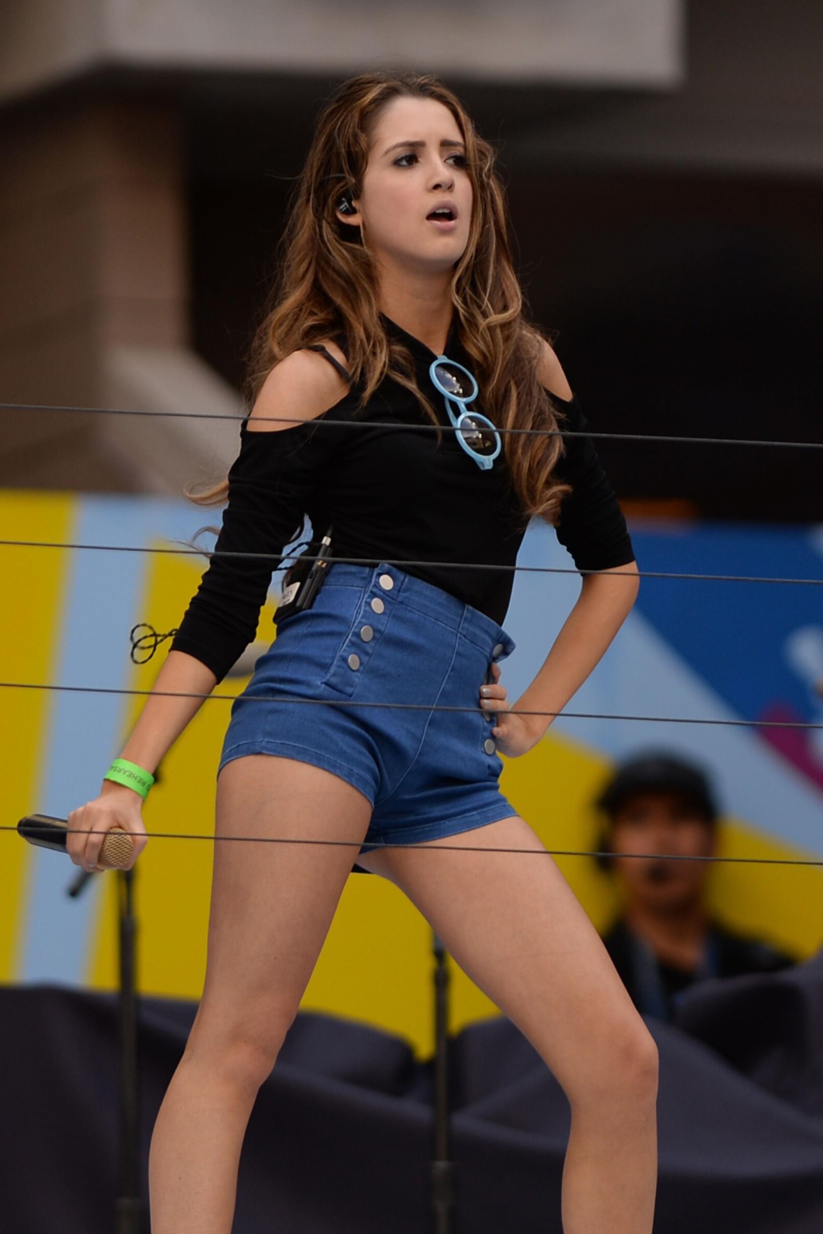 Laura Marano tan sexy 3