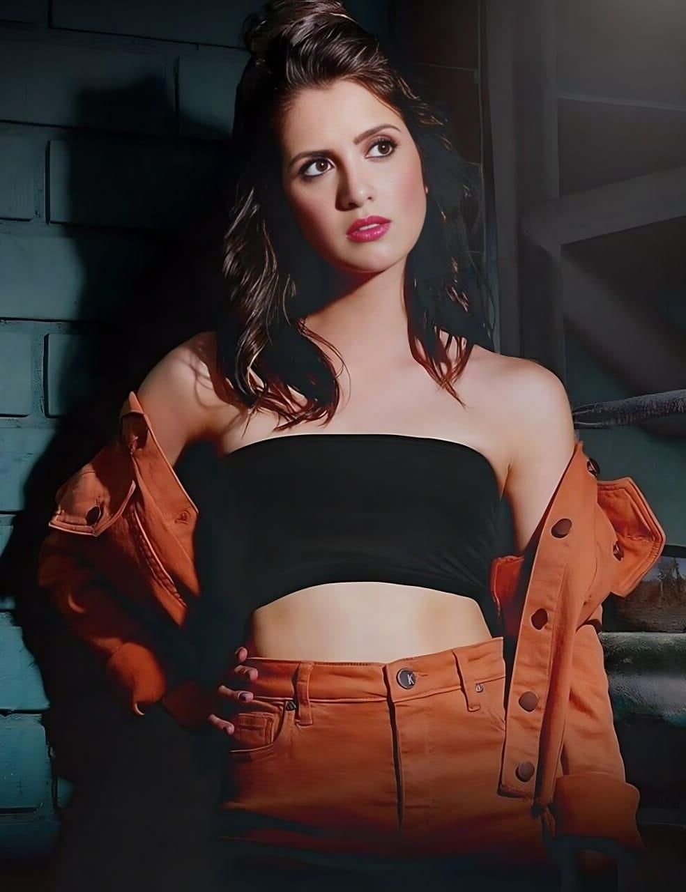 LAURA MARANO