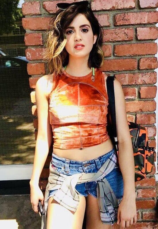 Laura Marano tão sexy 2