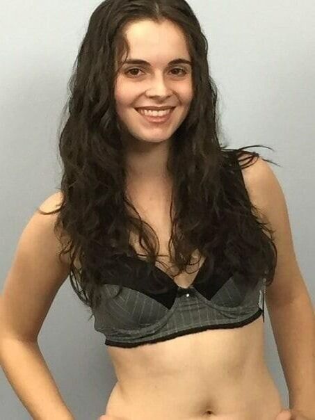 Vanessa Marano est chaude 2