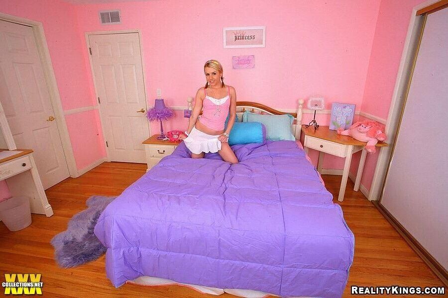 Lexi Belle left a lone in her room