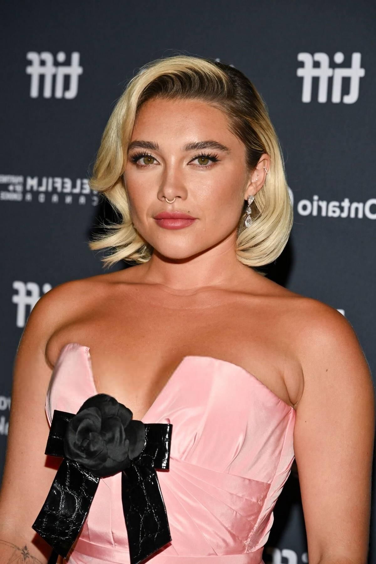 Florence Pugh pequena gata