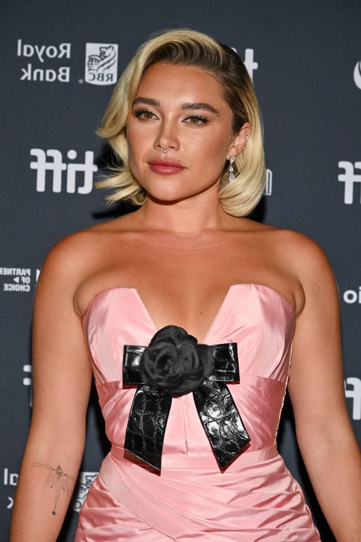 Florence Pugh pequena gata