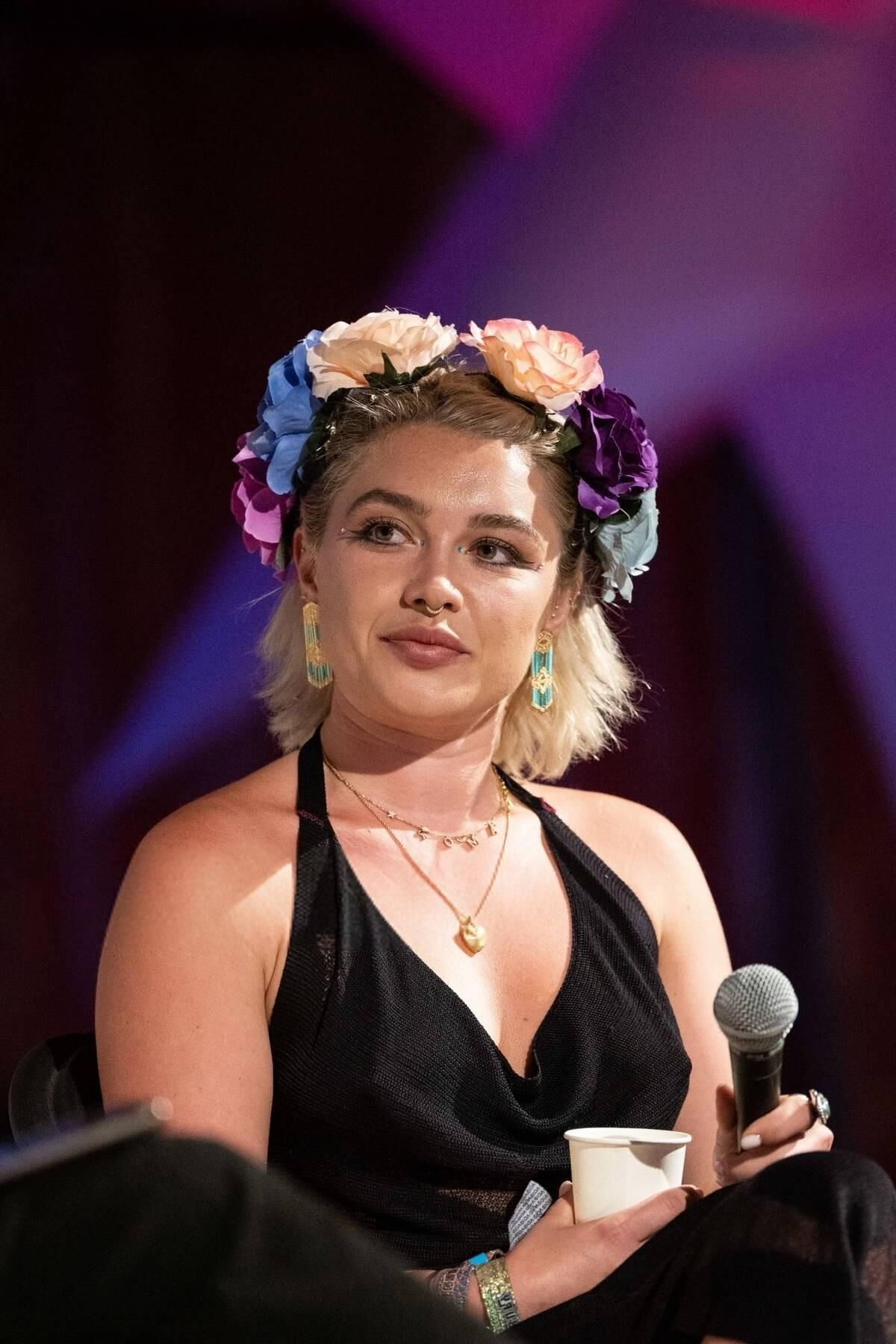 Florence Pugh pequena gata