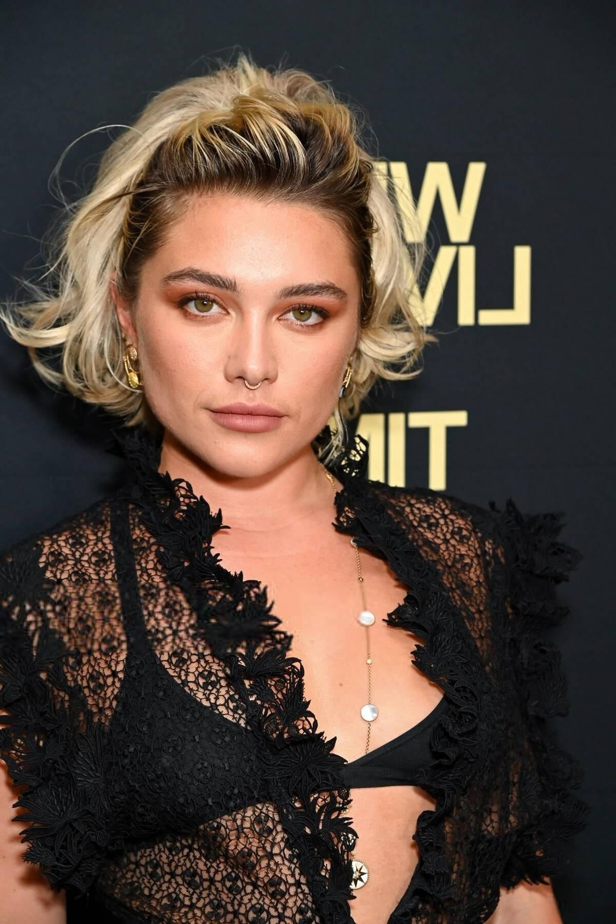 Florence Pugh pequena gata