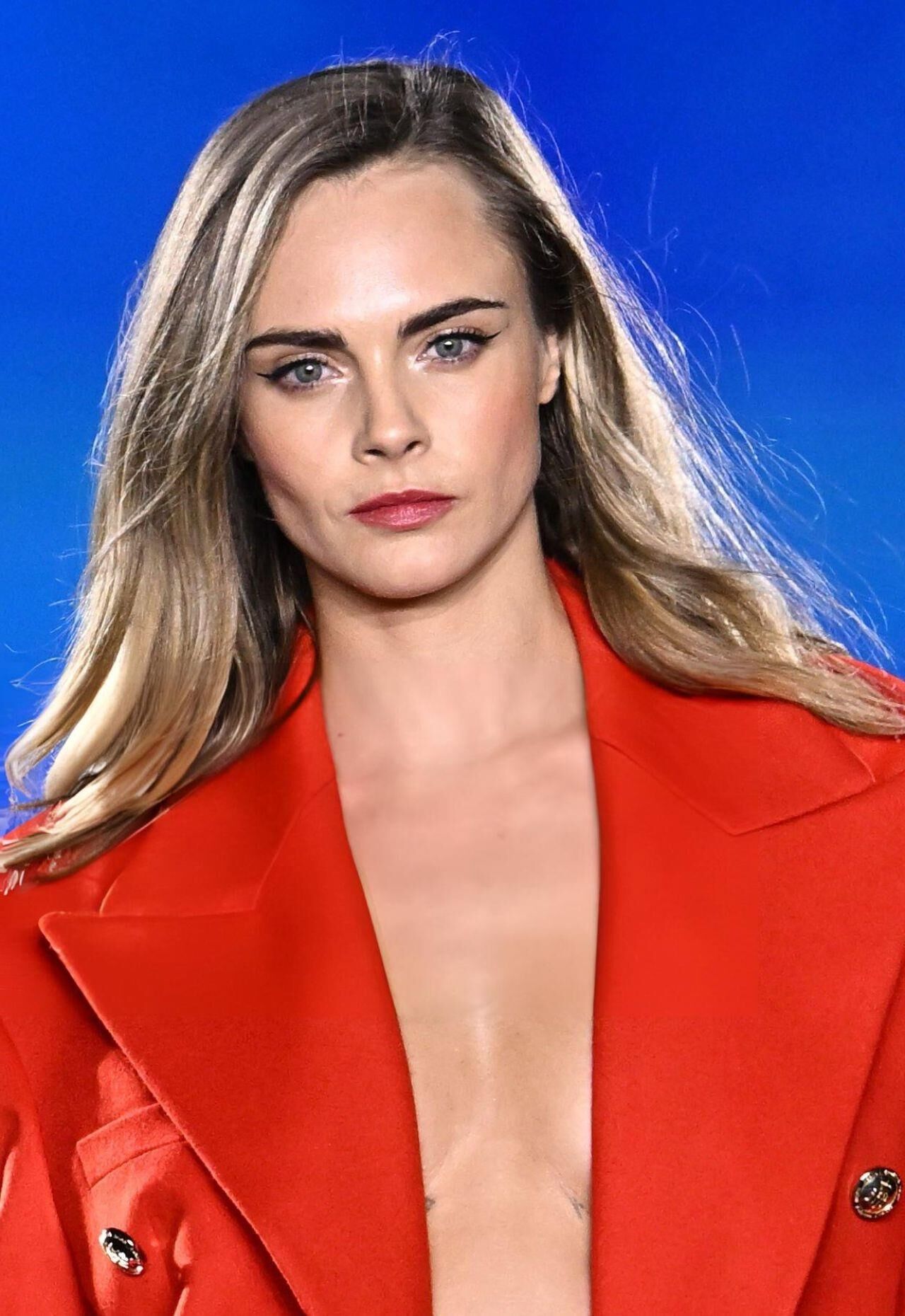 Cara Delevingne glänzt im Le Défilé L’Or