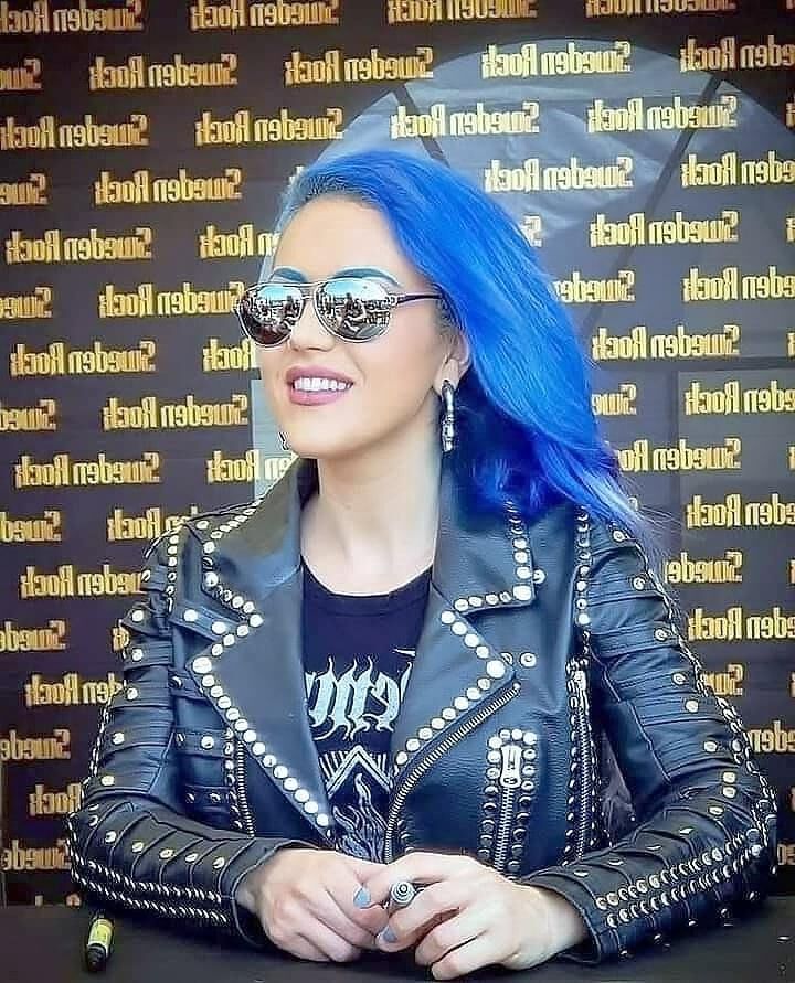 Alissa White Gluz   so hot