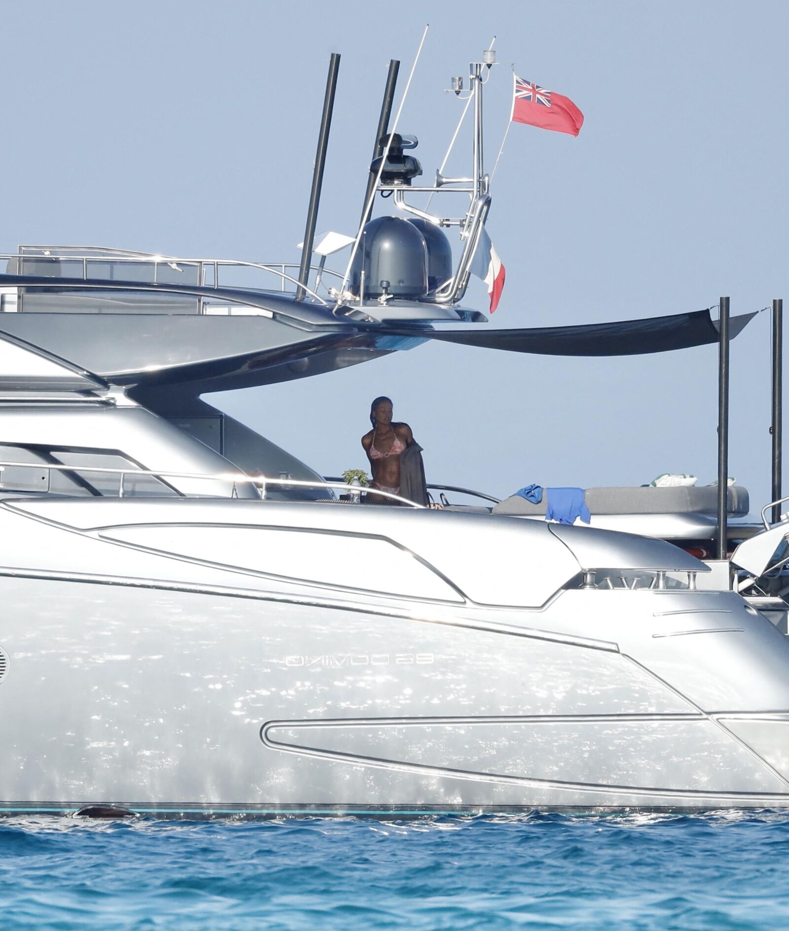 Emma Weymouth im Bikini auf einer Luxusyacht in Saint Tropez