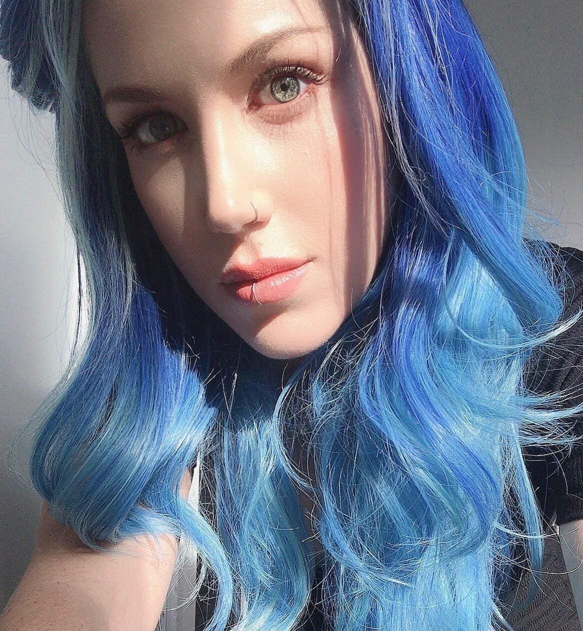 Alissa White Gluz   so hot