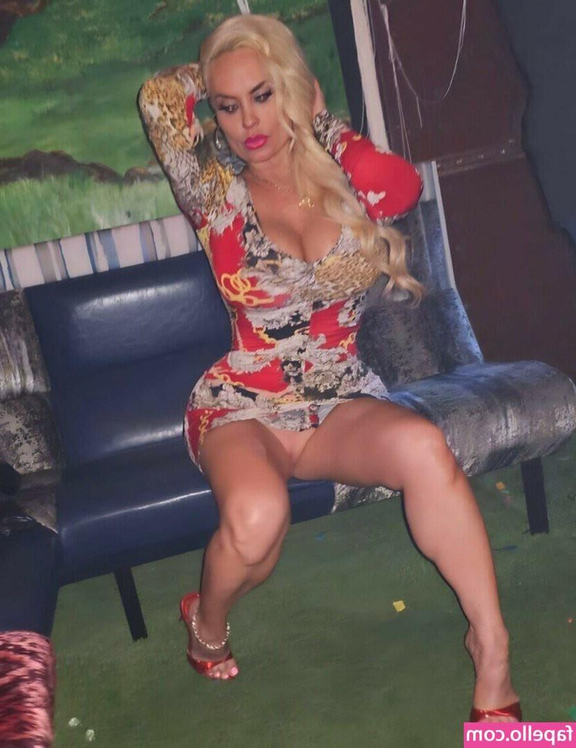 Nicole Coco Austin 9