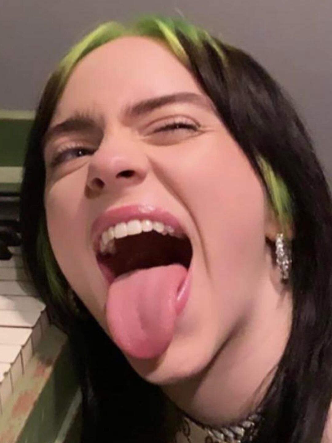 Billie Eilish cum alvo