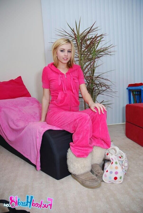 Lexi Belle is always comfy